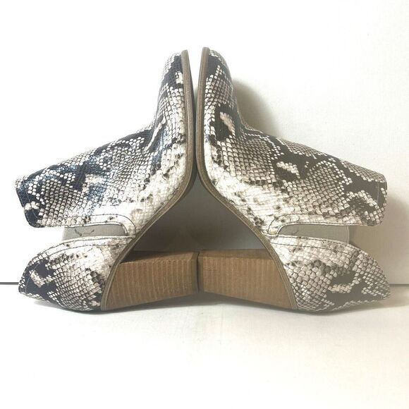 Vince Camuto Ankle Bootie Snake Skin Print Leather Womens 9.5M Heel Pull On Boot - Picture 5 of 12